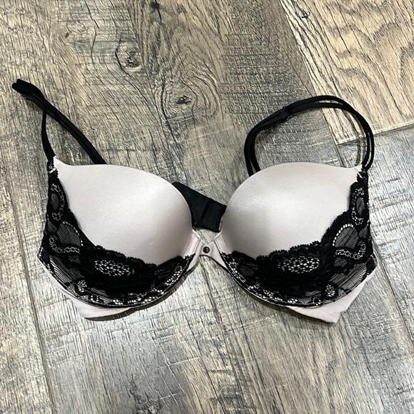 Victoria's Secret Other - Victoria’s Secret Very Sexy Grey & Black Lace Bra
